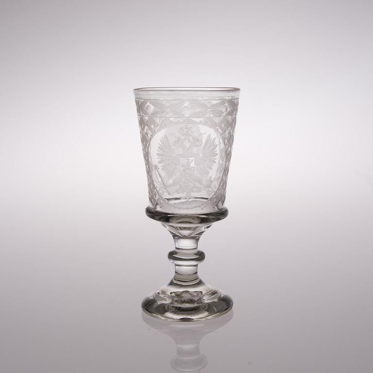 AN EARLY 19TH CENTURY RUSSIAN ENGRAVED GLASS GOBLET.