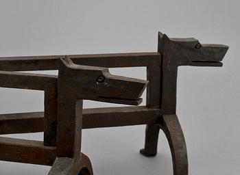 ELDHUNDAR, ett par, smidesjärn, 1900-tal.