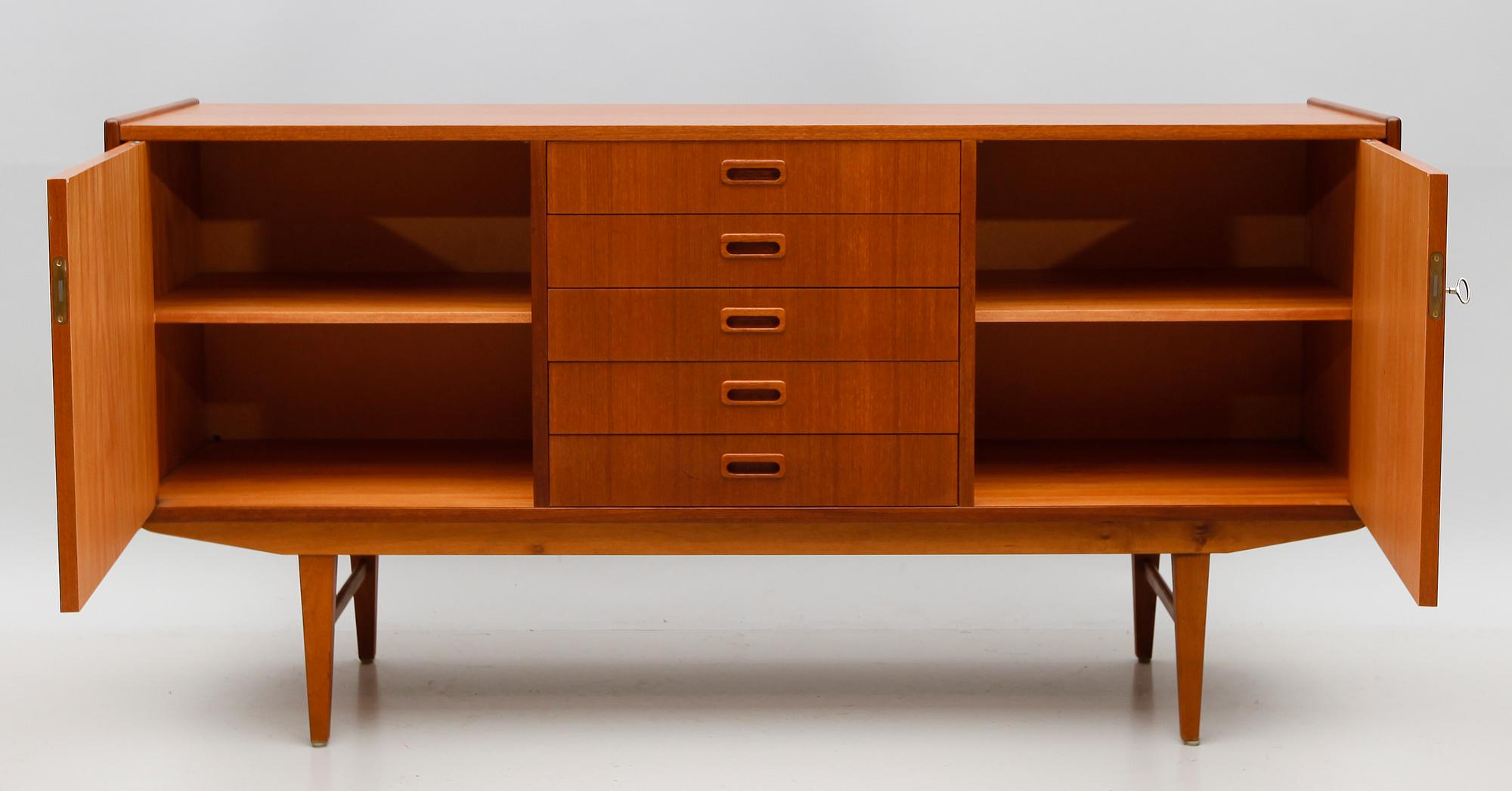 SIDEBOARD, 1900-talets andra hälft.