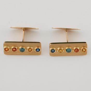 MANSCHETTKNAPPAR, ett par, 18k guld med blå diamant och olikfärgade ädelstenar. Vikt 17g.