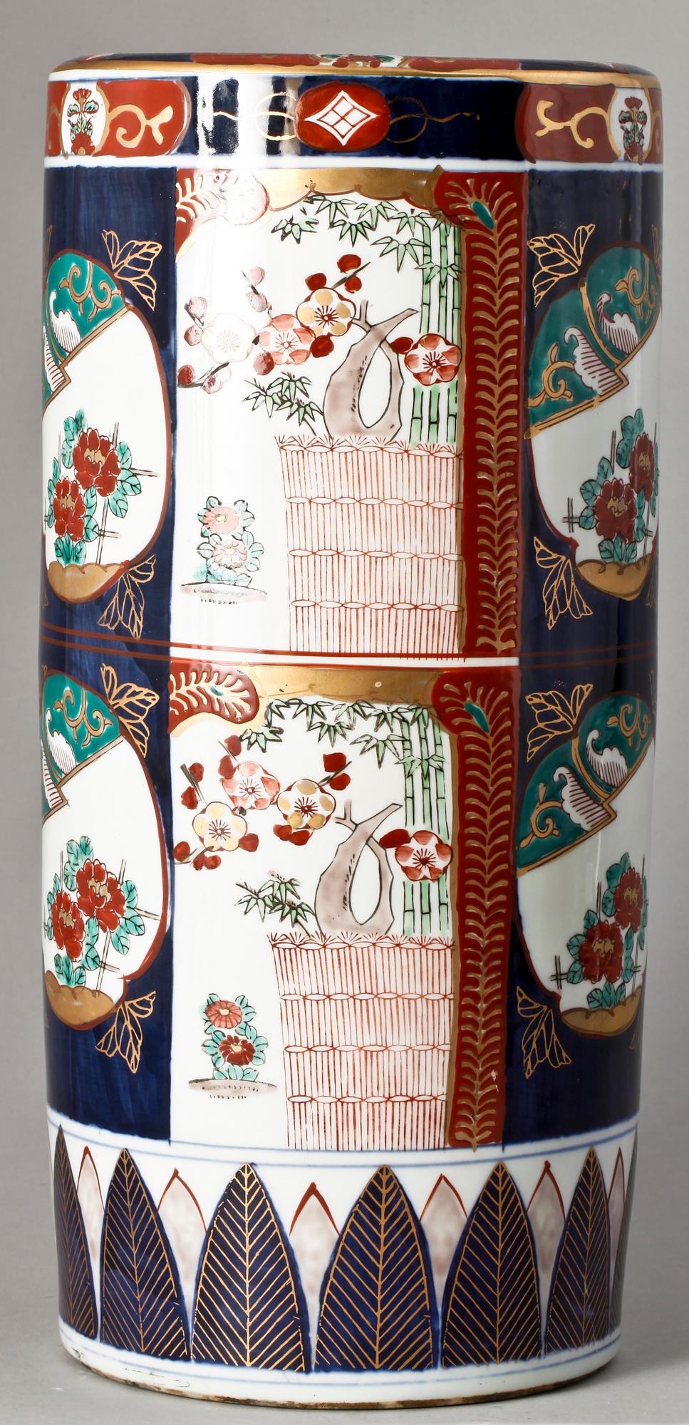 PARAPLYSTÄLL, porslin, Japan 1900-talets slut.