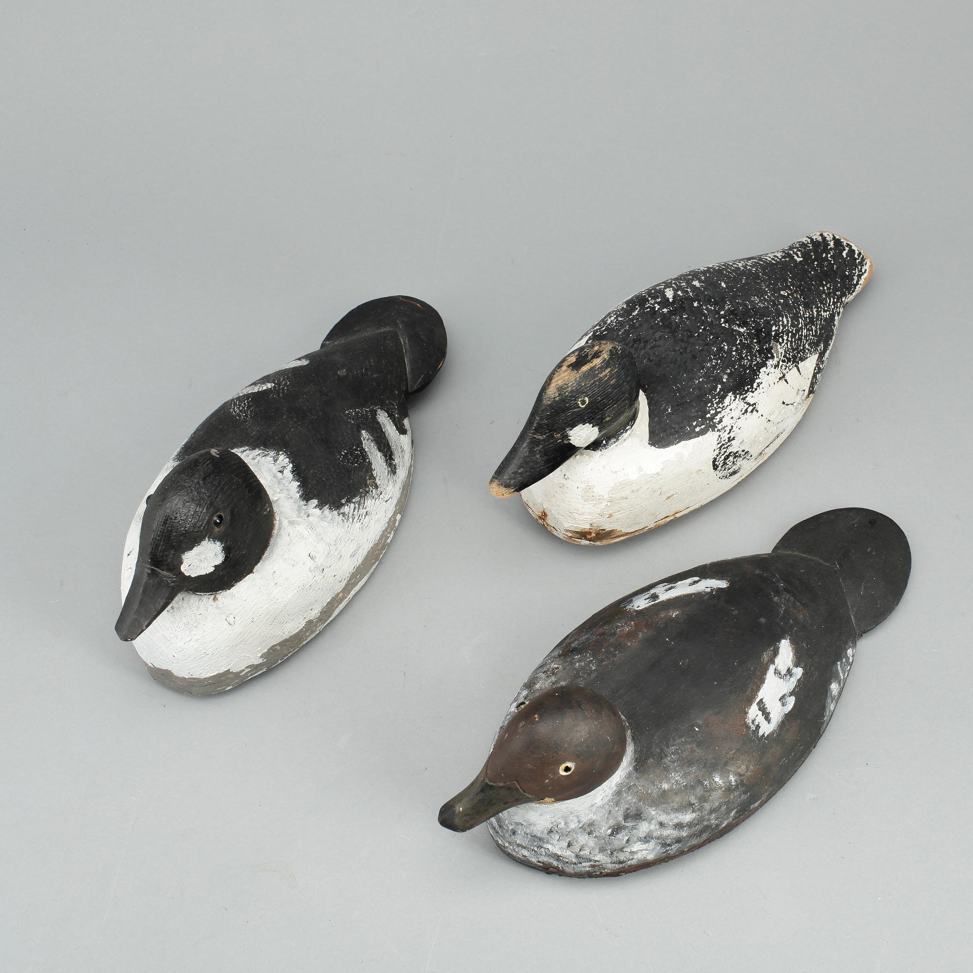 VETTAR, 3 st, målat trä, 1900-tal.