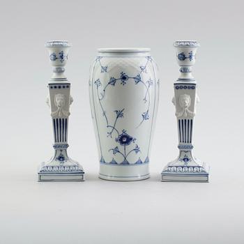 VAS och LJUSSTAKAR, 1 par, porslin, Royal Copenhagen och Bing & Gröndahl, Danmark.