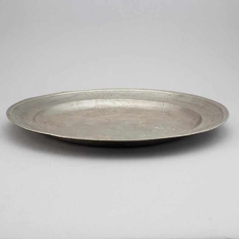 FAT, tenn, av Johan Lang, Stockholm, stämplat 1717.