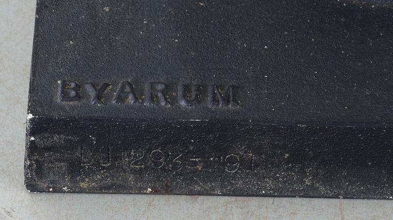 TRÄDGÅRSURNOR, 2 st, sandgjuten aluminium, Byarums Bruk, 1900/2000-tal.