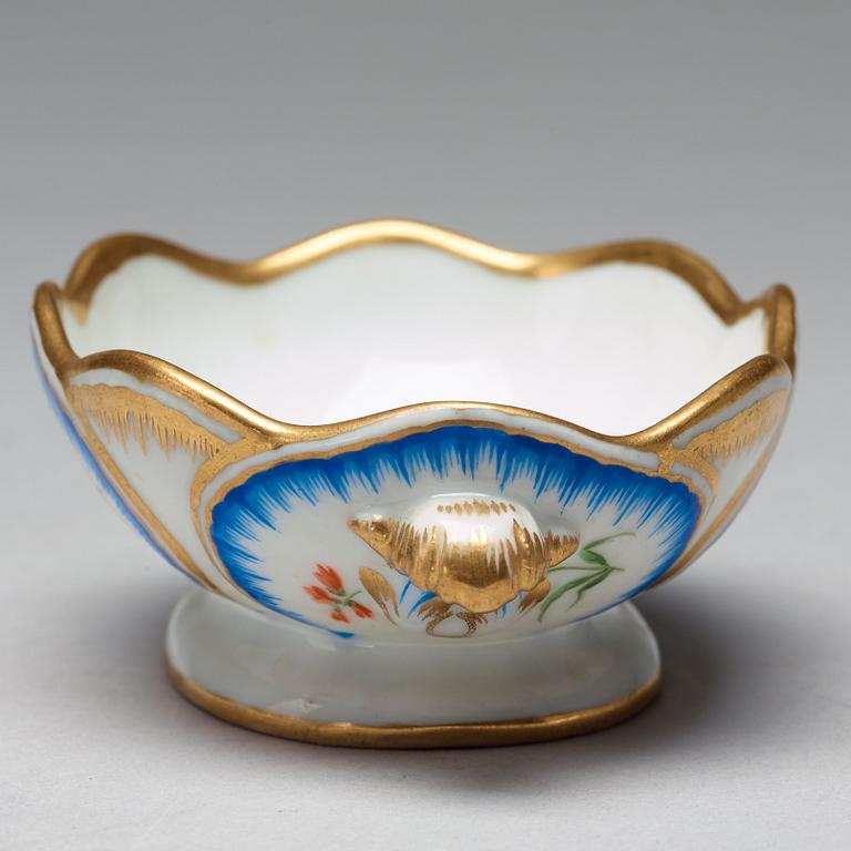 Two butter shells and a bowl, Imperial Porcelain Manufacture, St. Petersburg, Russia, period of Nikolaj II.