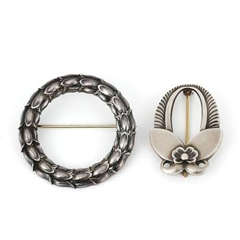 BROSCHER, 2 st, silver, Georg Jensen, Danmark, 1900-talets mitt. Total vikt ca 13,77 g.