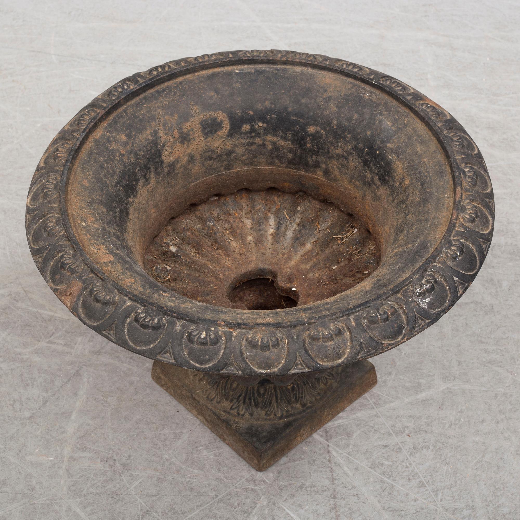 URNA, gjutjärn, 1900-talets början.