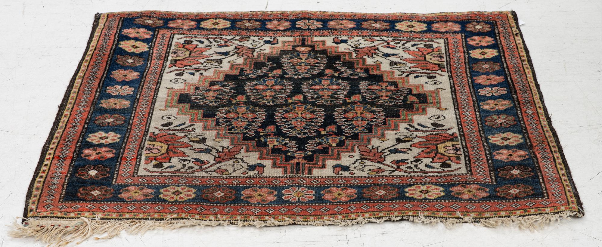 A semi-antique Malayir bag face, West Persia, c. 58 x 74 cm.