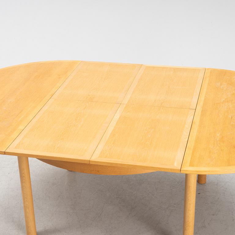 Børge Mogensen, a round 'Öresund' oak dining table.