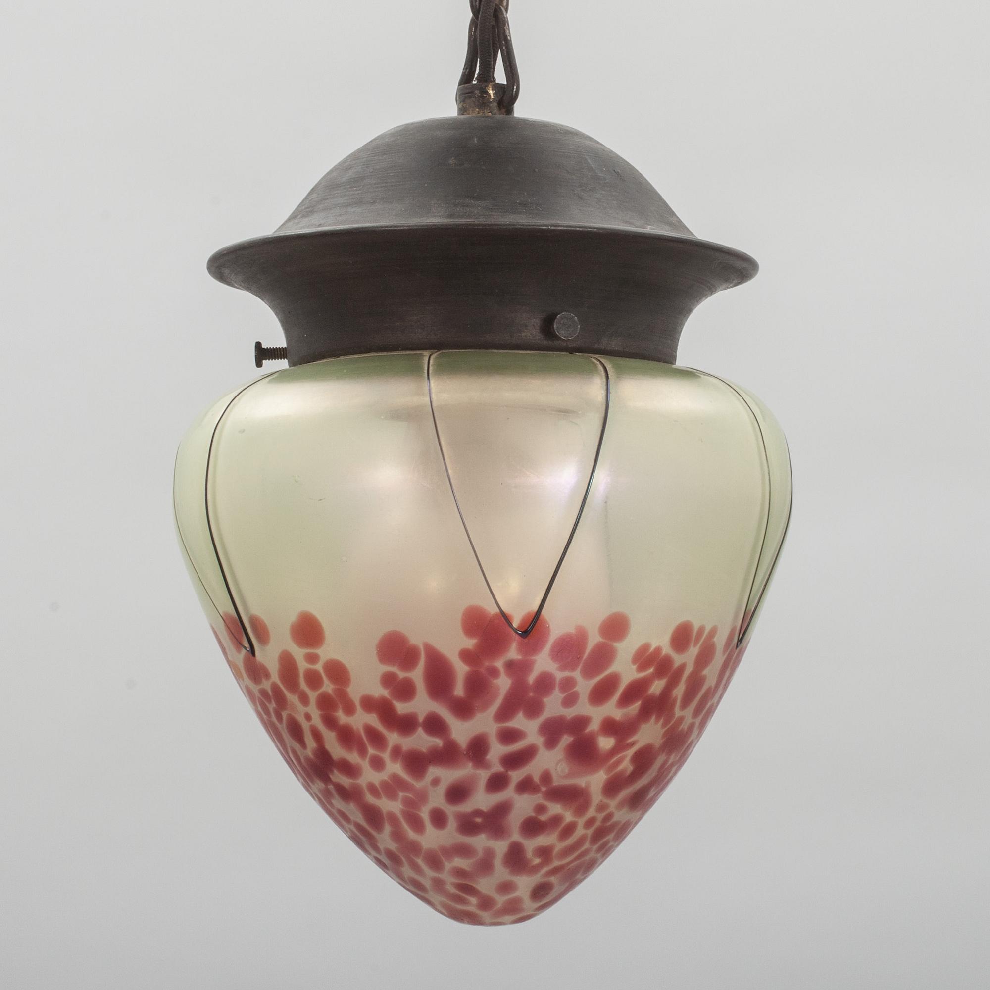 TAKLAMPA, Lötz-stil, 1900-talets första hälft.