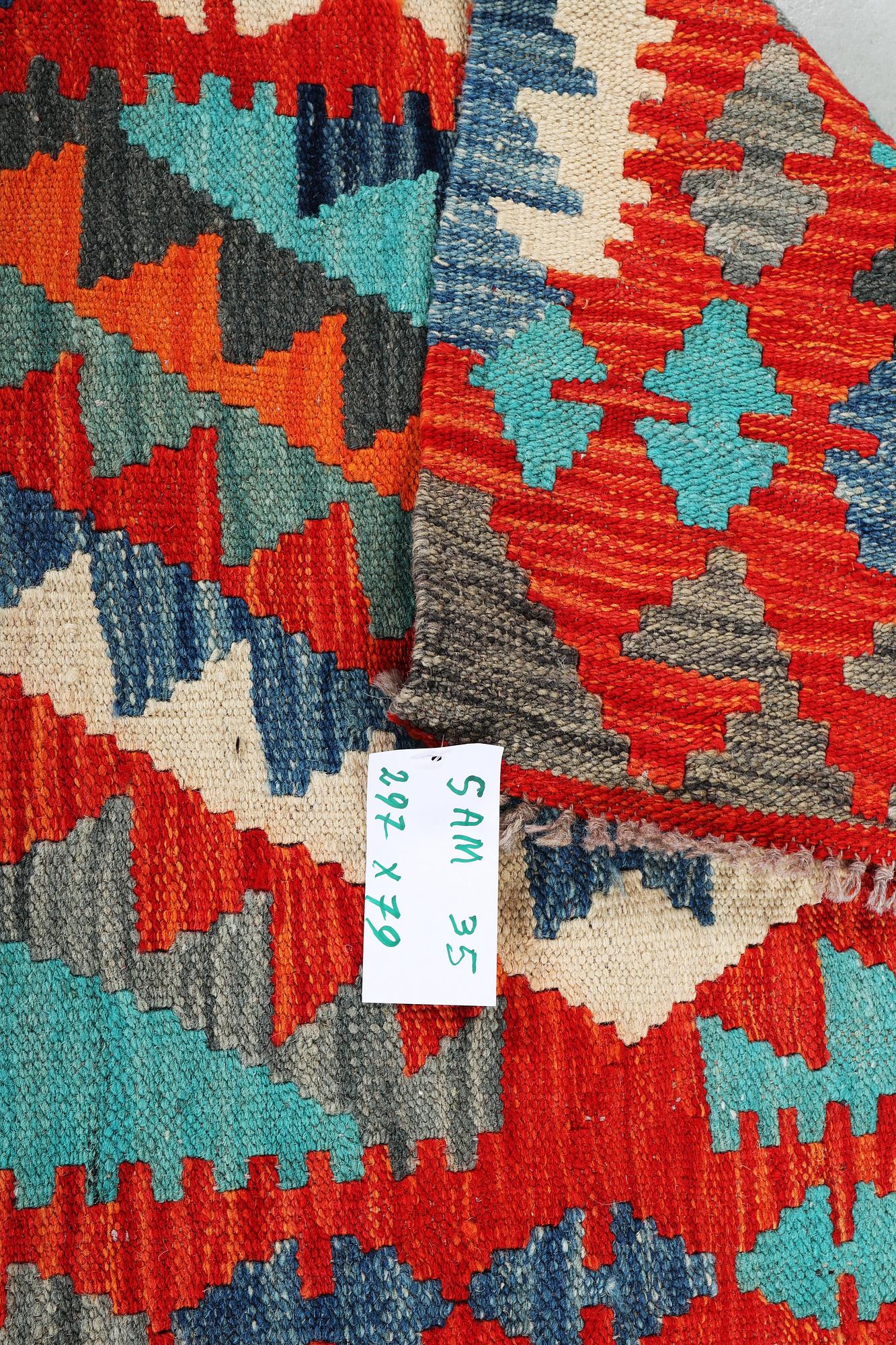 A Kilim runner carpet, c. 297 x 79 cm.