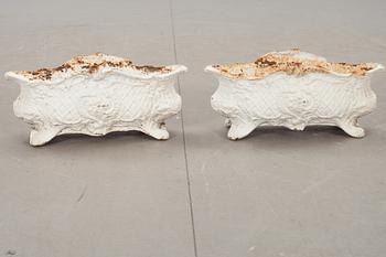 URNOR/JARDINJÄRER, ett par, gjutjärn, 1900-tal.