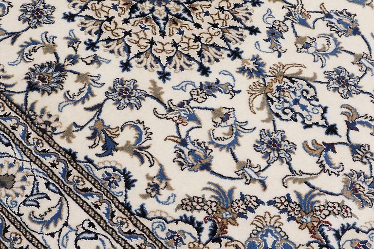 Matta, Nain part silk, ca 240 x 164 cm.
