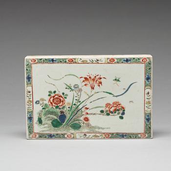 KAKELPLATTA/DEKORDEL, porslin. Qingdynastin (1644-1912).