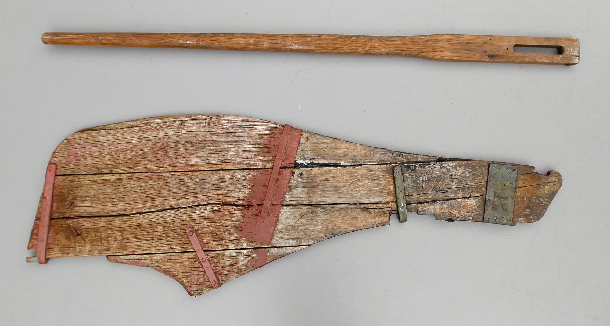 RODER OCH ROKULT, trä, 1900-talets första hälft.