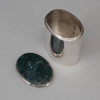 ATELIER BORGILA, burk med lock, silver 925/1000 och agat, Stockholm 1968.