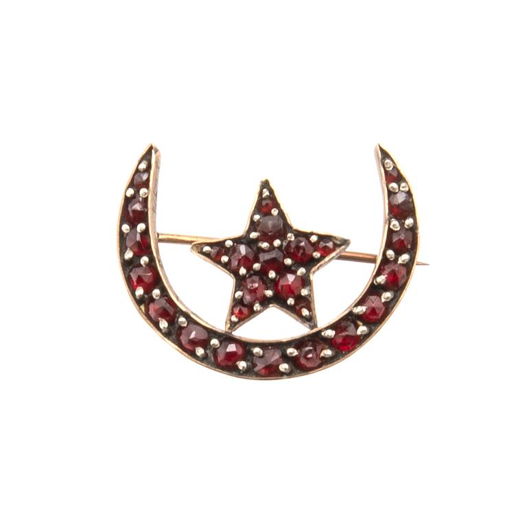 Necklace, earrings, and brooch with faceted garnets.
