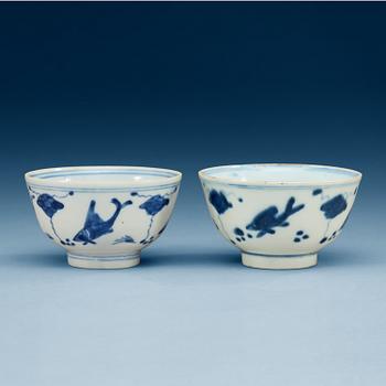 SKÅLAR, två stycken snarlika, porslin. Ming dynastin, Wanli (1573-1620).