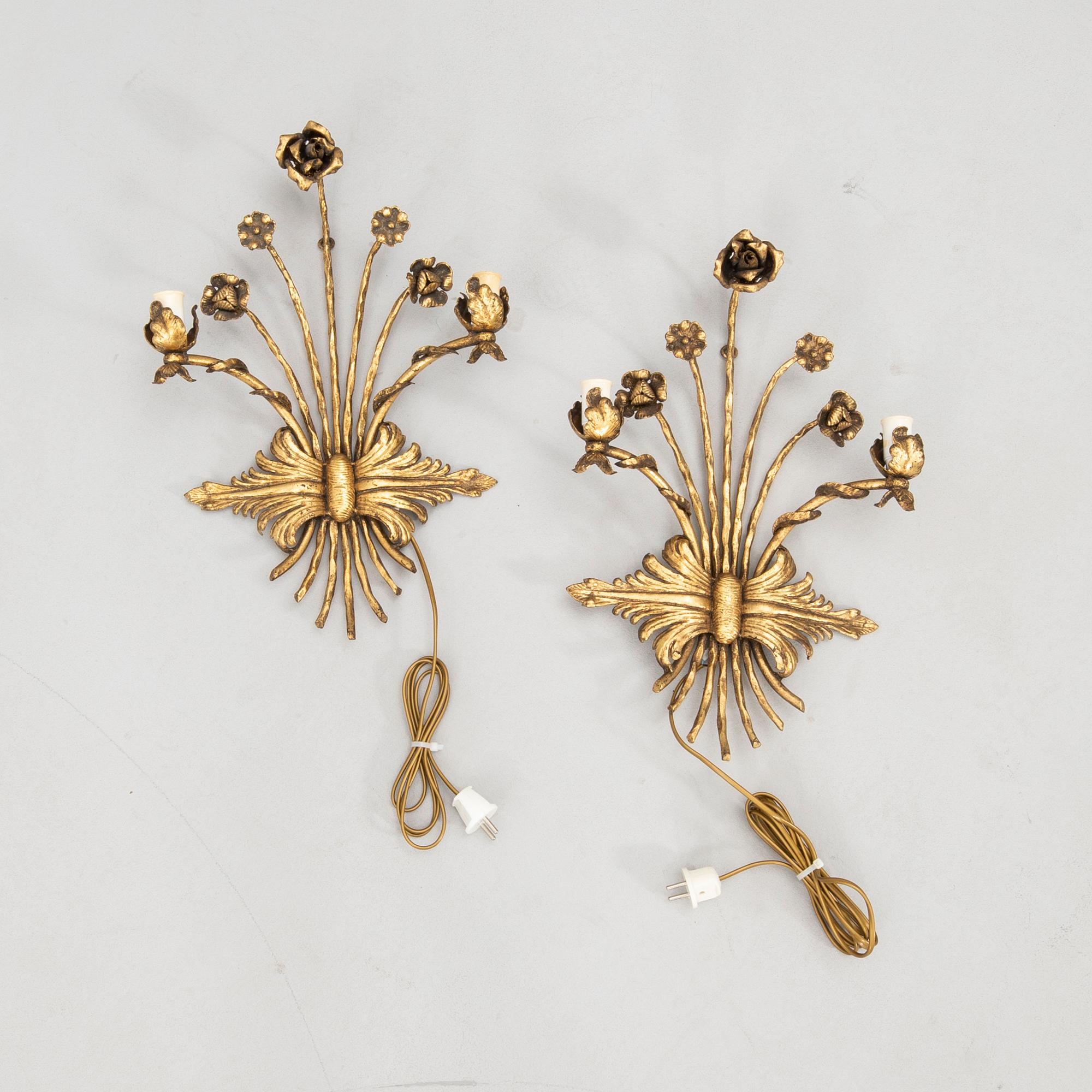 Wall lamps, a pair from the mid-20th century.