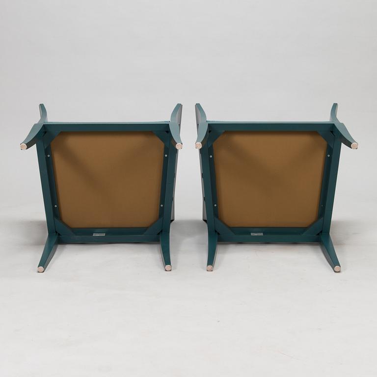 Eliel Saarinen, A pair of "The Blue Chair" armchairs Adelta, Finland 1983.