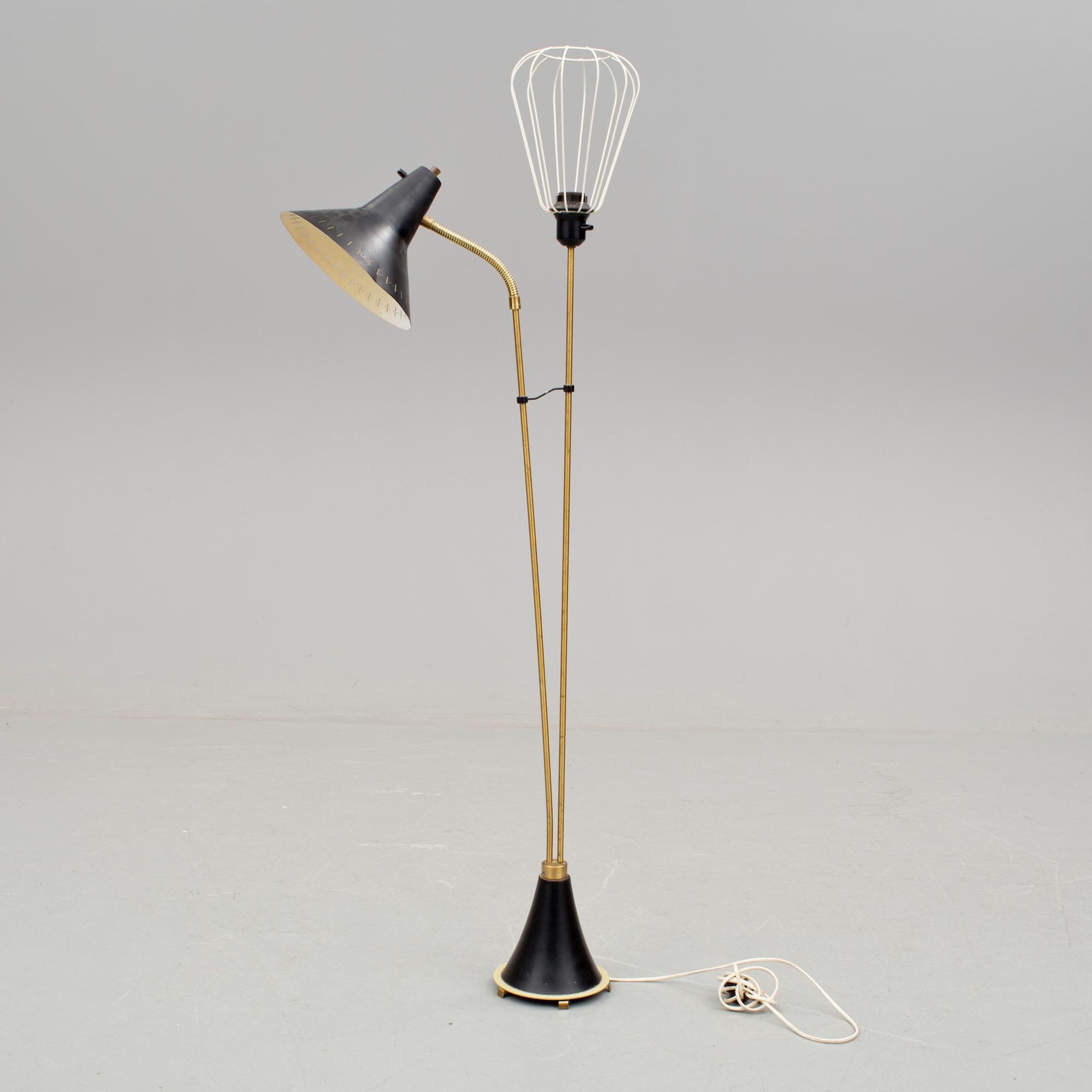 GOLVLAMPA, omkring 1900-talets mitt.