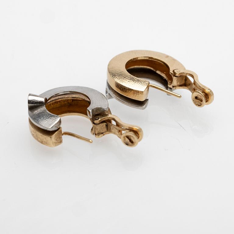 Ole Lynggaard, Earrings, a pair, 18K gold and white gold with brilliant-cut diamonds.