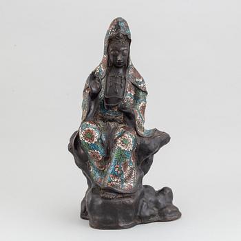 A Chinese cloisonne figurine of a Guanyin, 20th century.