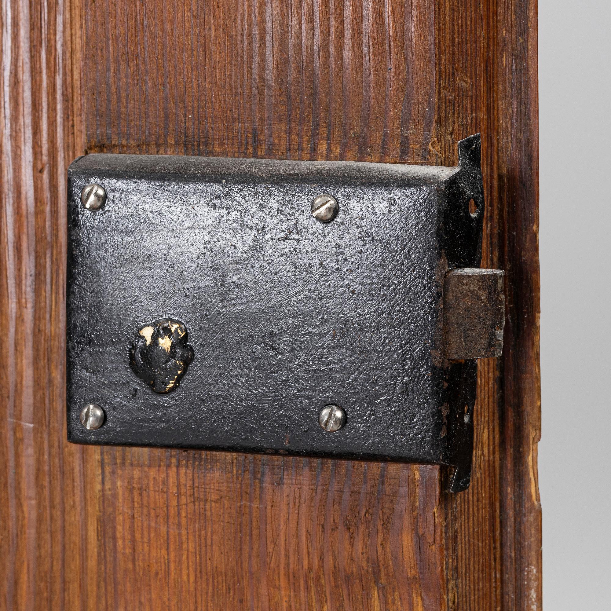 Corner cabinet, 19th century.
