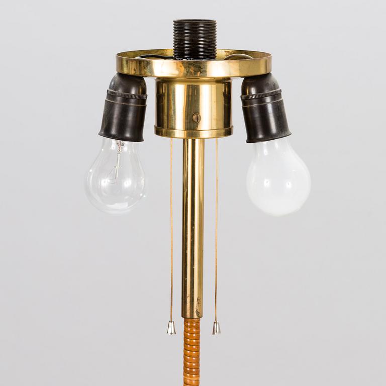 PAAVO TYNELL, lattiavalaisin, malli 9627, Idman 1900-luvun puoliväli.