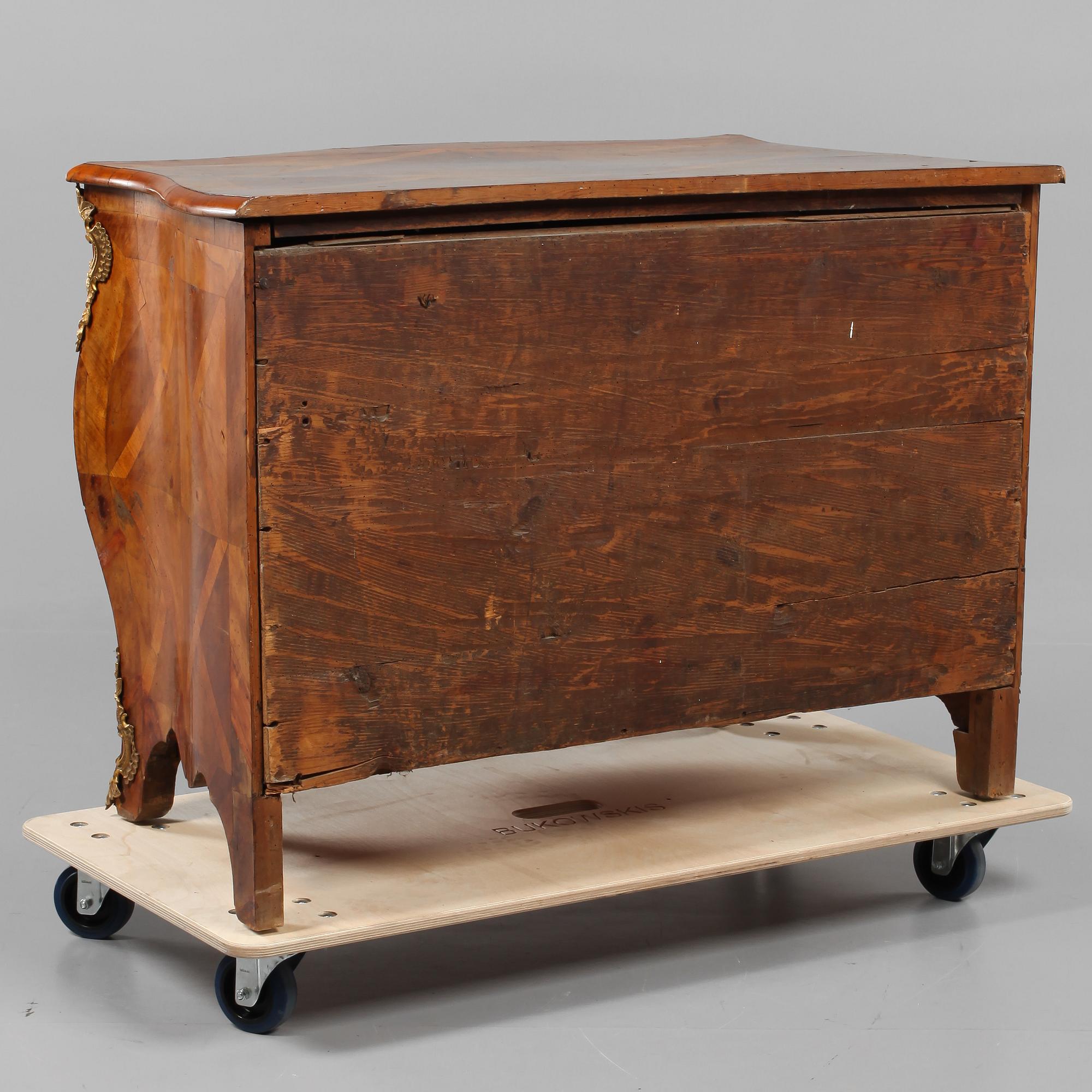 BYRÅ, rokoko, 1700-tal.