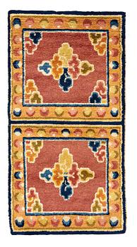 209. A MEDITATION RUG, a semi-antique Ningxia, China, ca 115,5-116,5 x 60-61 cm.