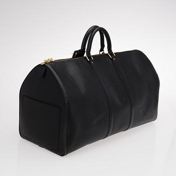 A BLACK EPI LEATHER KEEPALL 55 TRAVEL BAG.