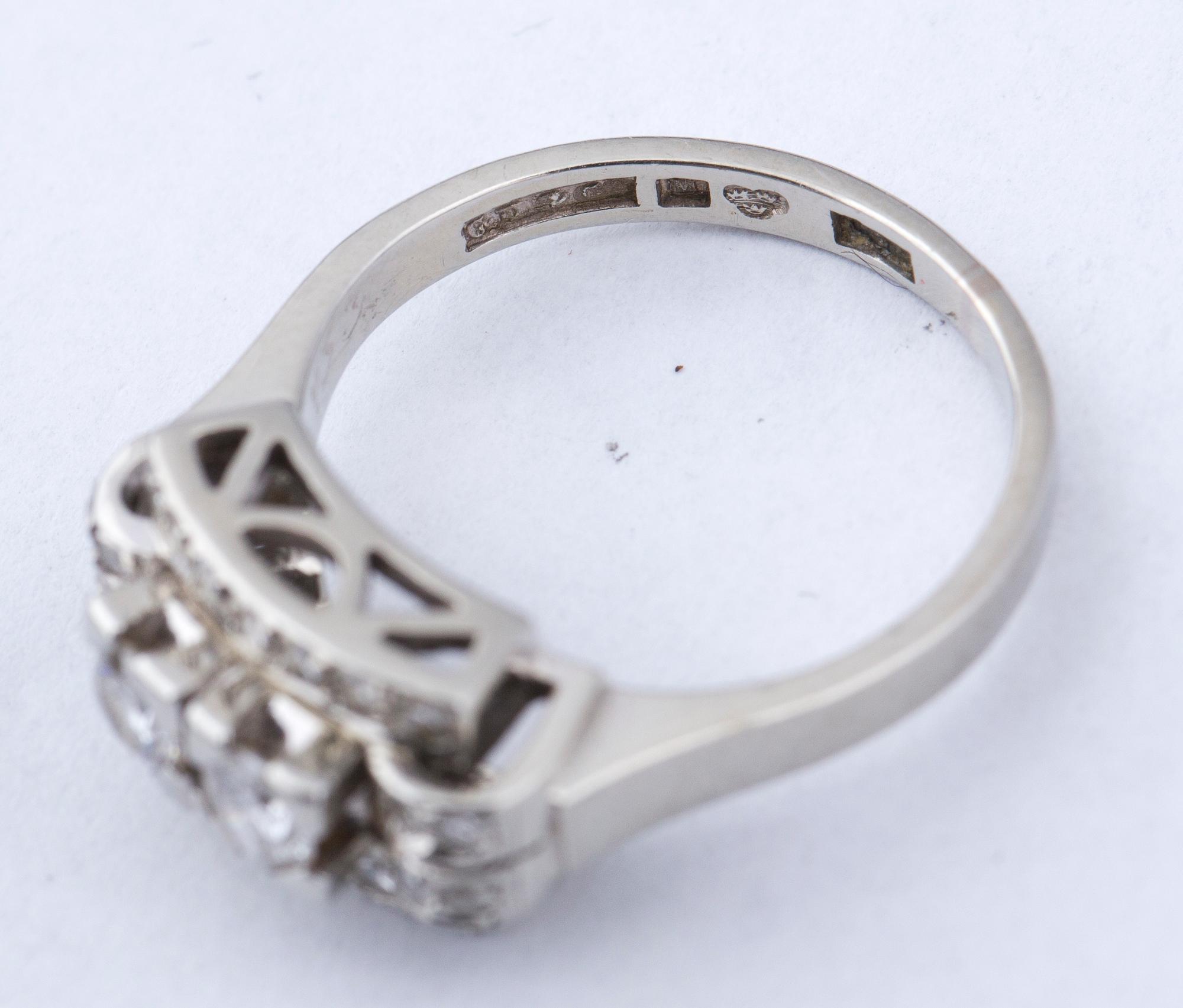 RING, 18 k vitguld, art déco, diamanter, enl gravyr ca 0.53 ct. G. Dahlgren, Malmö. Vikt ca 5 g.