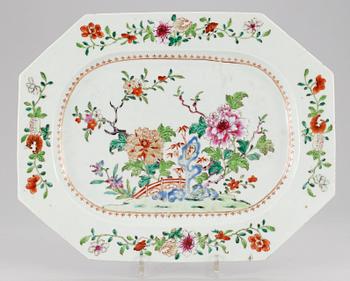 161. STEKFAT, porslin. Qing dynastin. Qianlong (1736-95).