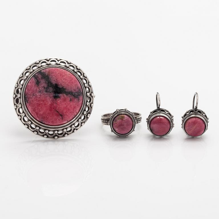 Kai Lindström, A silver brooch, ring and earrings with granite. Kalevala Koru, Helsinki 1968.