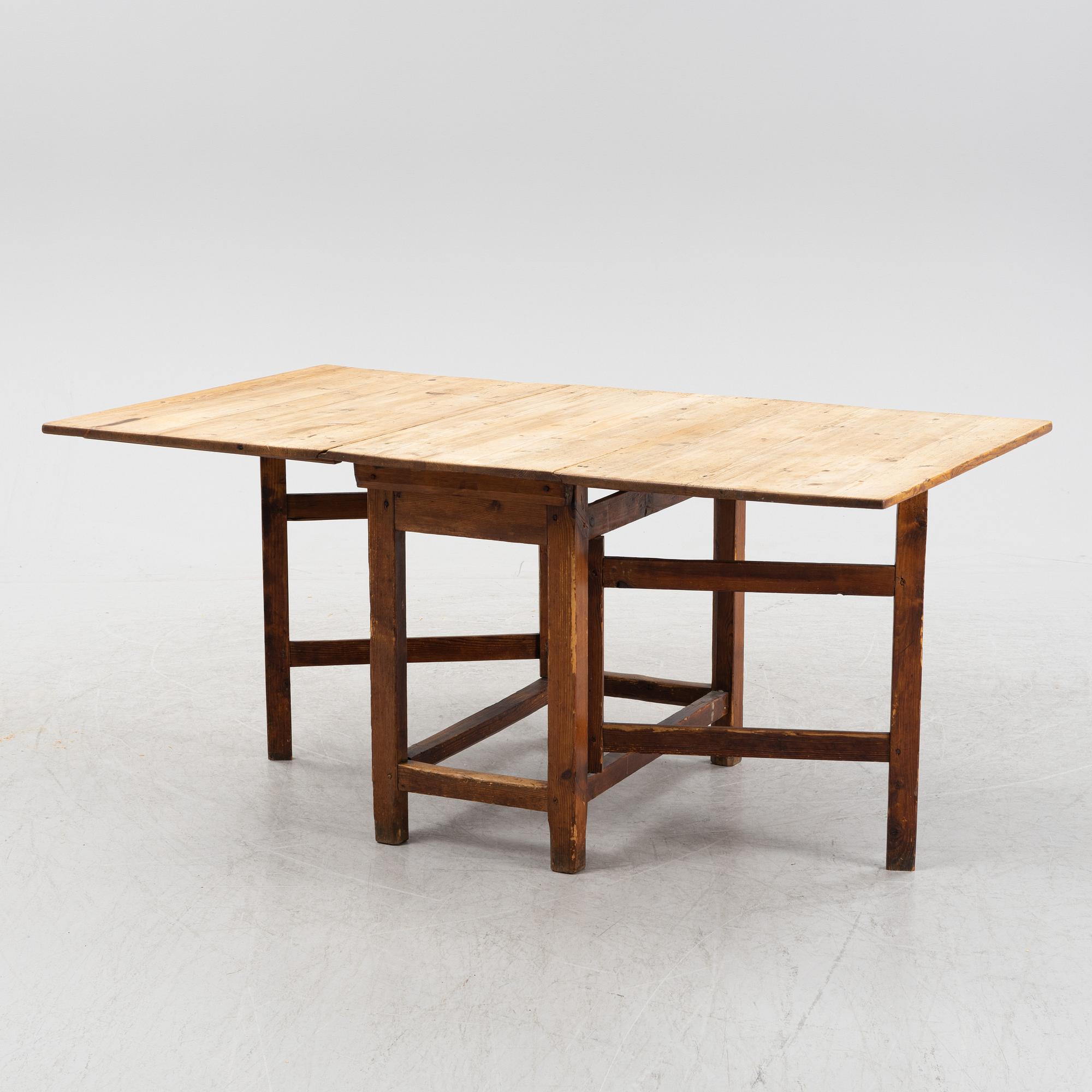 A pine gateleg table, 19th Century.
