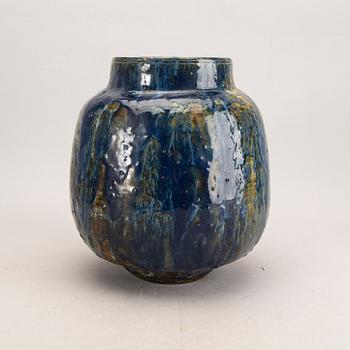 Kyllikki Salmenhaara, a stoneware vase, Arabia, Finland probably 1950s.