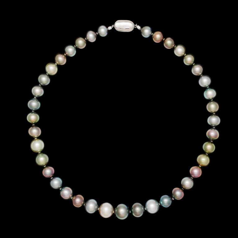 NECKLACE, cultured Tahiti pearls, 13,4-10,5 mm.