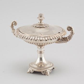 A silver sugar bowl by Adolf Zethelius, Stockholm, 1832.