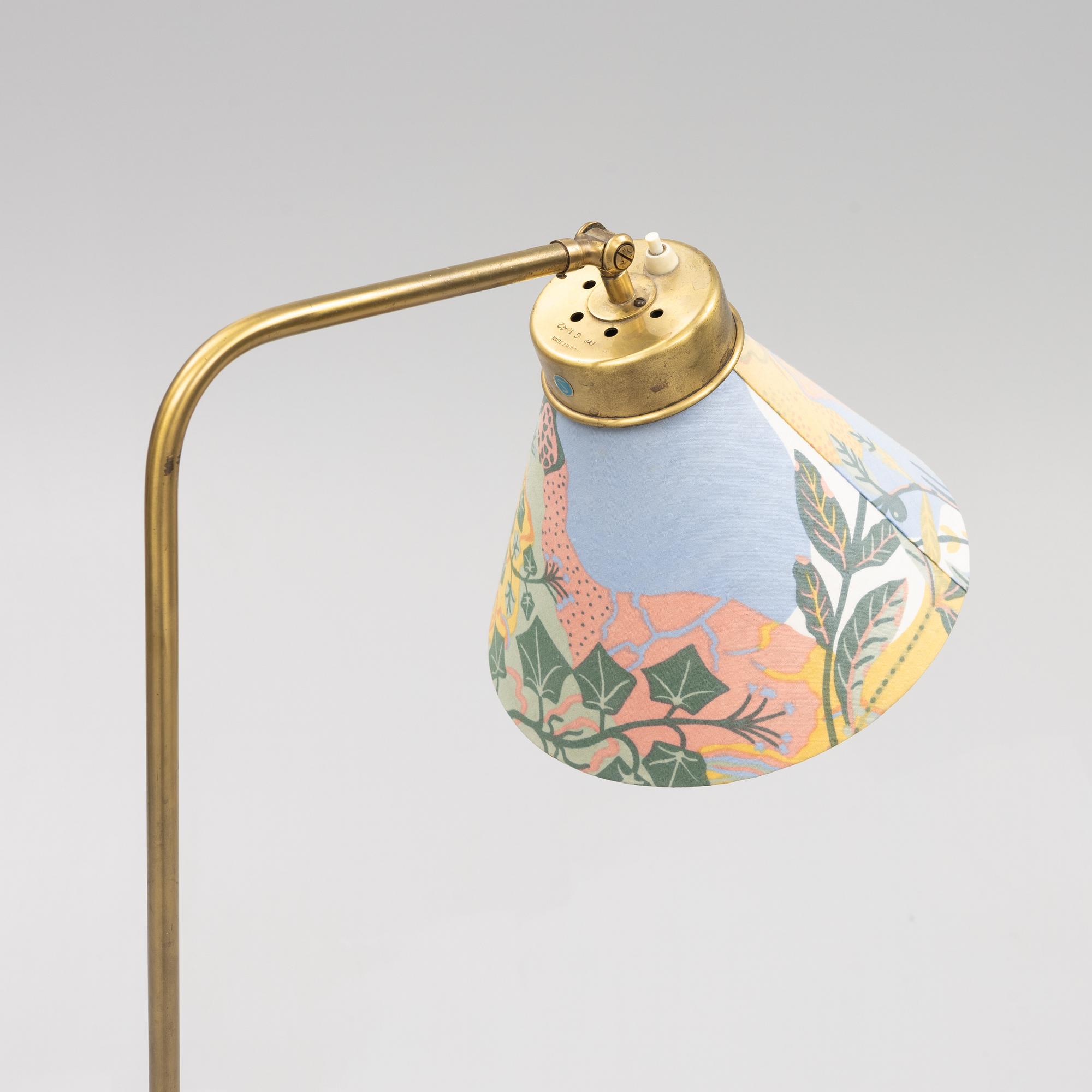 Josef Frank, golvlampa, modell "1842", Firma Svenskt Tenn, Stockholm, 1900-talets andra hälft.