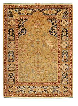 SEMI-ANTIQUE SILK HEREKE. 133,5 x 101,5 cm (the length including the flat woven parts at the ends).