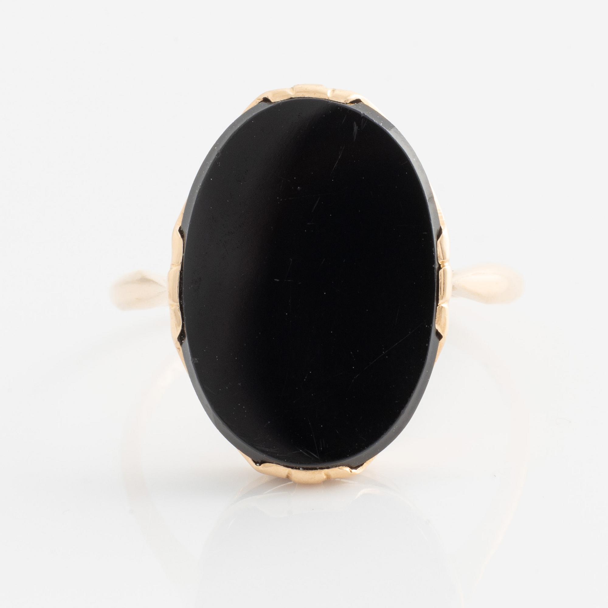 Oskar Lindroos, ring, 14K guld med onyx.