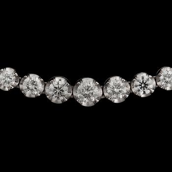 95. A brilliant-cut diamond straightline necklace.