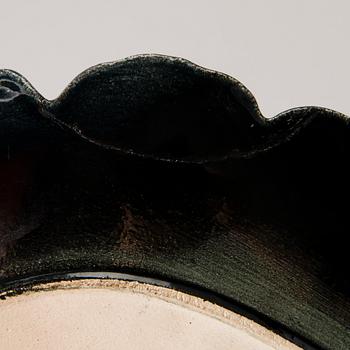 Birger Kaipiainen, A stoneware dish signed Kaipiainen, Arabia.