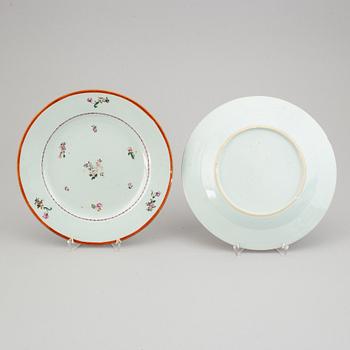 A set of 22 famille rose dinner plates, Qing dynasty, Qianlong (1736-95).