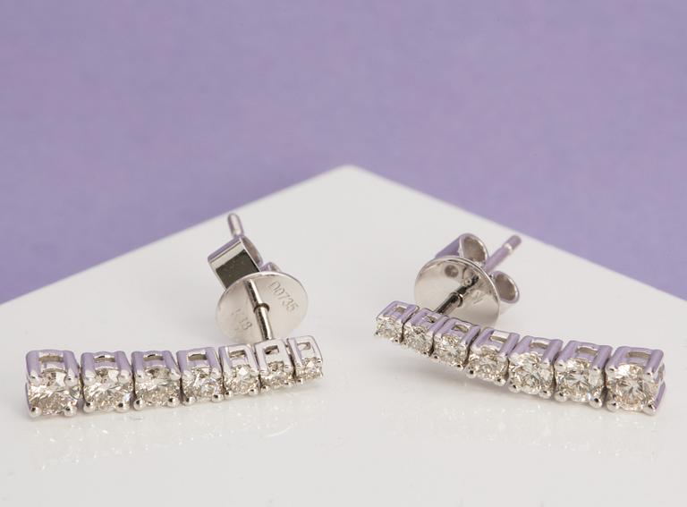 A pair of brilliant-cut diamond earrings ca 0.73 cts.