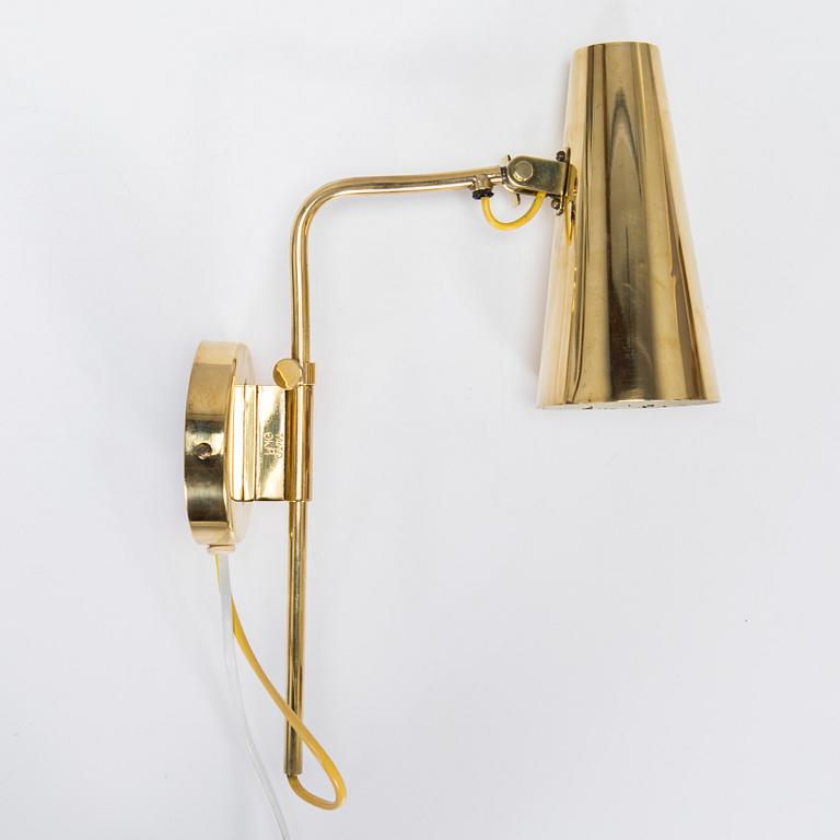 Paavo Tynell, a mid-20th century '9459,' wall light for Taito.