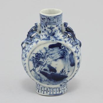 PILGRIMSKRUS, porslin, Kina, 1800-tal.
