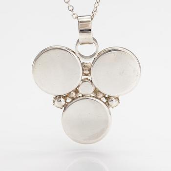 Elis Kauppi, A sterling silver necklace "Tunturipuro" with chalcedonies and rock crystals. Kupittaan kulta, Turku.